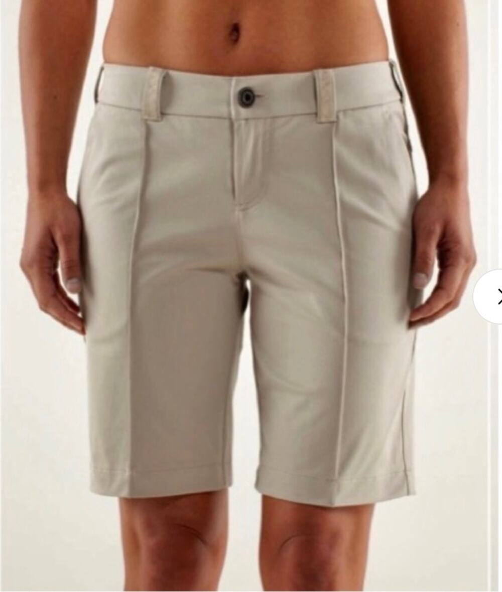 Lululemon Women Club Golf Short Uniform SZ 6 Mojave Tan W7796S Bermuda 9” Inseam